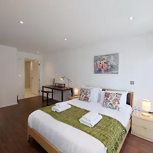 https://cs-fully-serviced-two-bed-apartment-by-london-excel.brighton-hotels-england.com