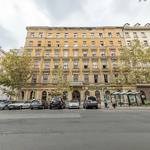 Atlanta Is In The Heart Of Budapest